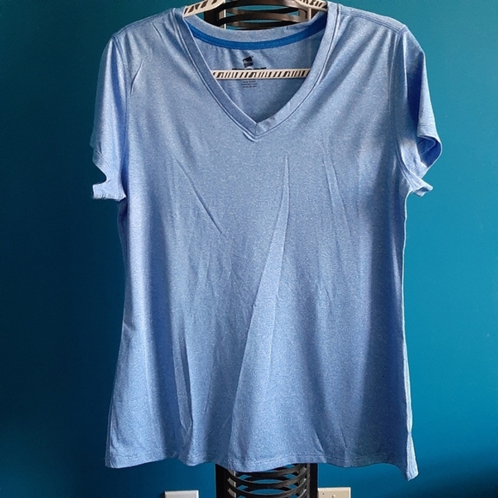 Hanes Sport blue v-neck short sleeve t-shirt EUC